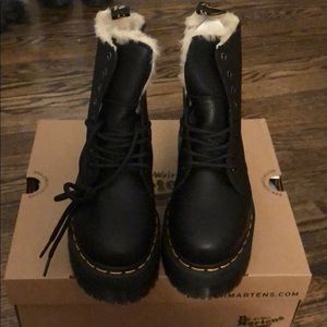 DR. MARTENS JADON FUR LINED BOOT. SZ 6 BNWT